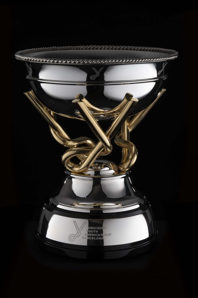 trofeo della UniCredit Youth America's Cup