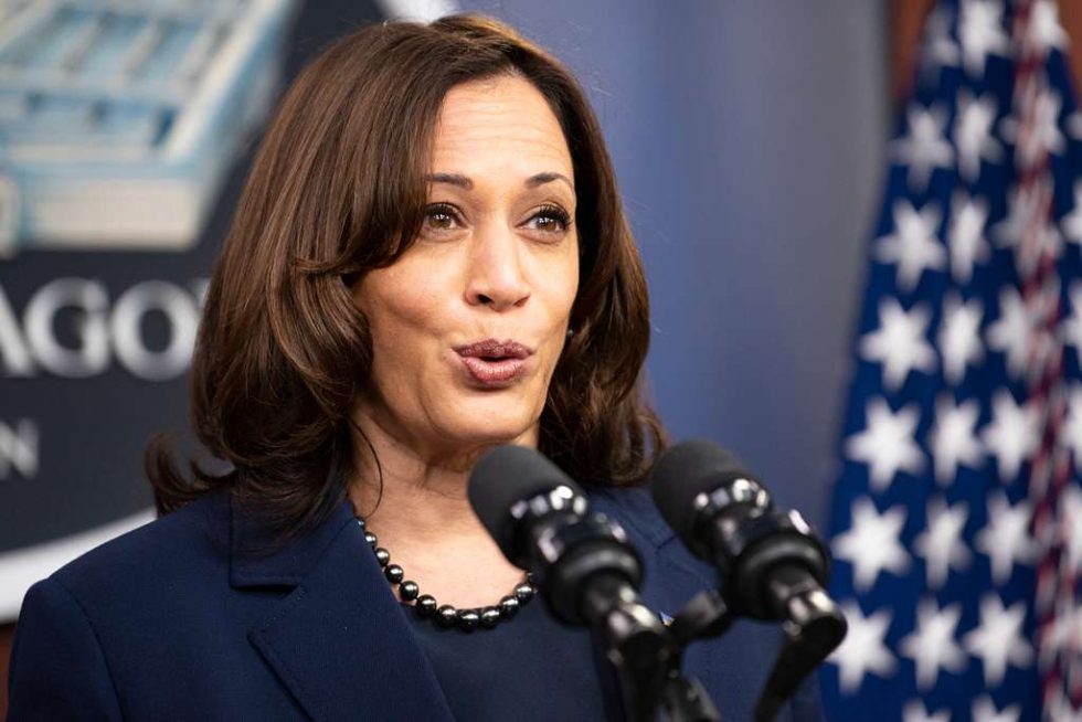 Perché Kamala Harris non può più evitare la stampa