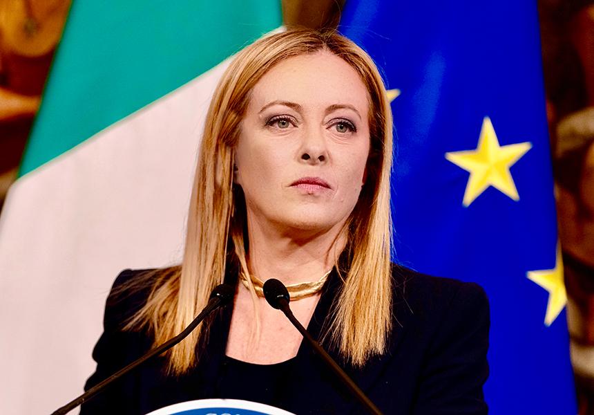 Giorgia Meloni: la resilienza dei suoi account social dopo due anni di governo