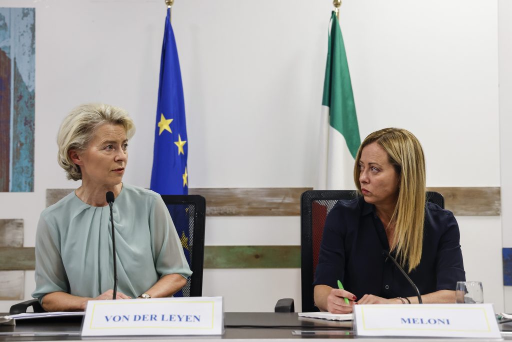 Meloni von der Leyen foto Wikimedia free Italia ue Unione Europea