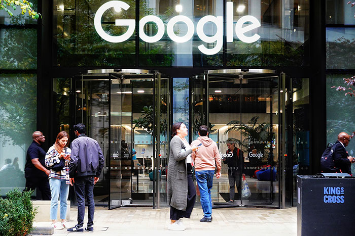 google-gets-stricter-about-employees-time-in-office-6482c9448020b__700_Google_Menlo Park free