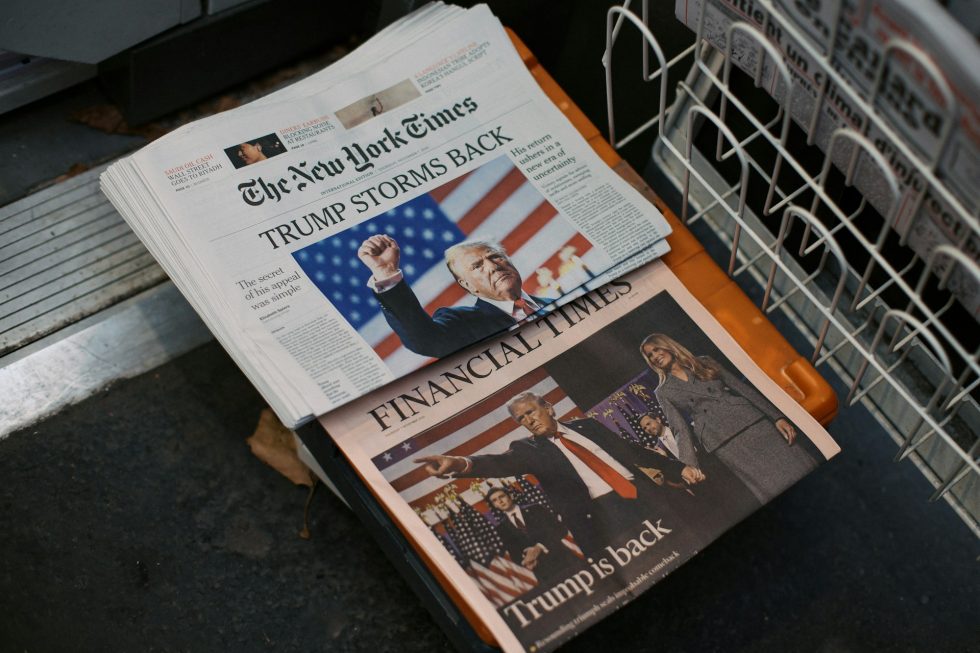 Unsplash free Trump reelection newspapers journalism giornalismo giornali