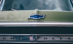 freerange_stock_close-up-of-chevrolet-emblem-on-car_free free range stock