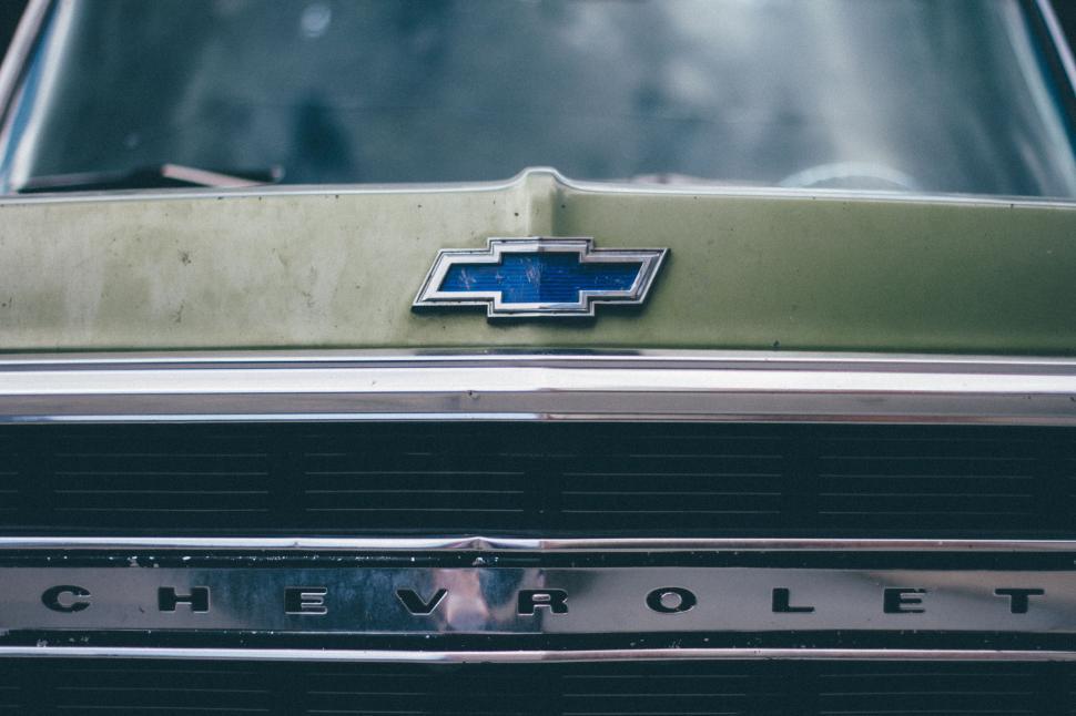 freerange_stock_close-up-of-chevrolet-emblem-on-car_free free range stock