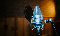 pexels-rdne-8198616_pexels_free_microphone_podcast